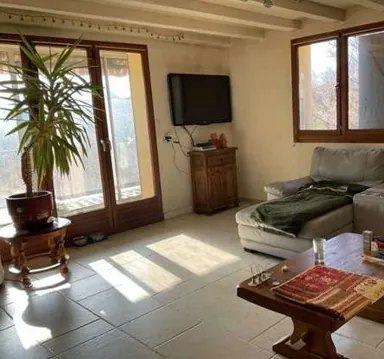 Villa F8 avec 6 chambres à vendre à La Muraz - Spacieuse et Privée 