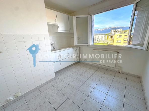 Appartement T3 lumineux avec balcon au dernier étage à Le Pont de Claix