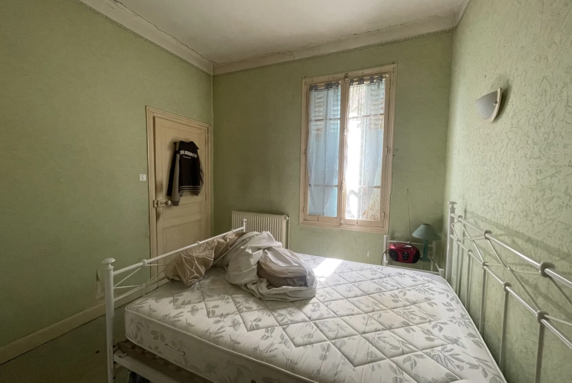 À vendre maison à rénover proche du centre de Cusset – Potentiel et emplacement idéal 