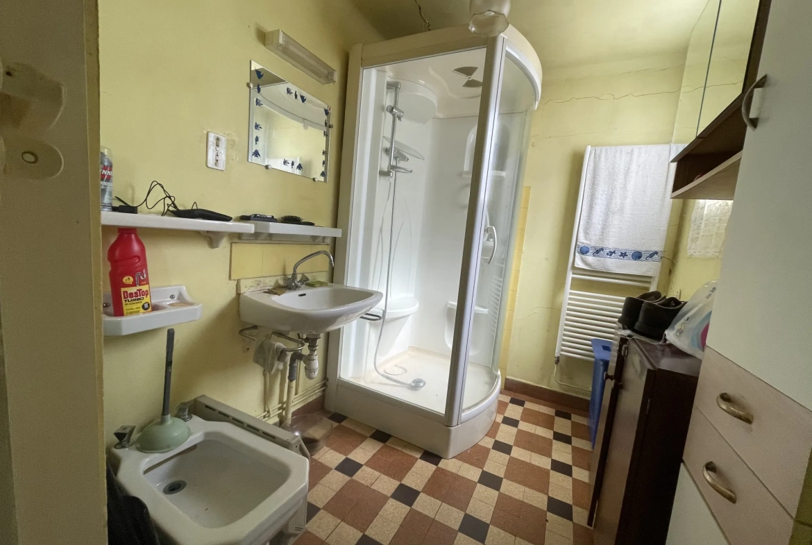 À vendre maison à rénover proche du centre de Cusset – Potentiel et emplacement idéal 