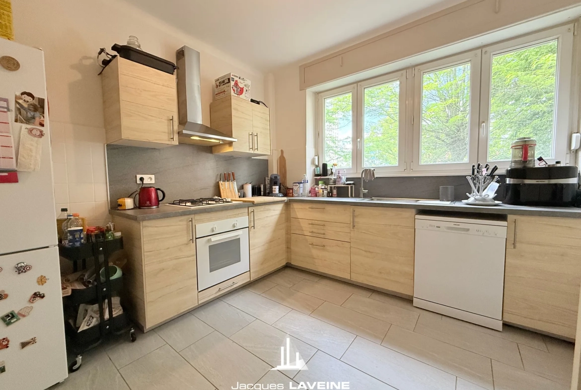 Appartement 4 pièces lumineux à Metz avec garage et balcon 