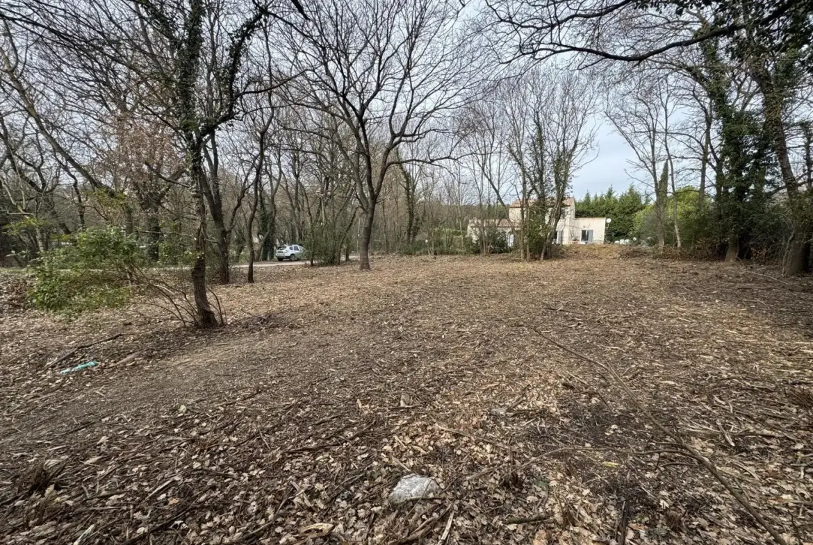 Terrain constructible de 459 m² à Fuveau pour projet personnalisé 