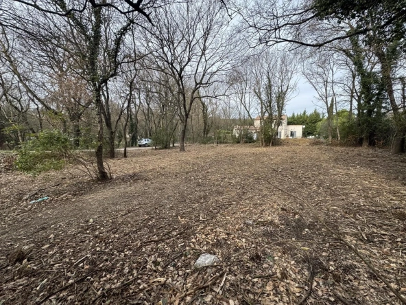 Terrain constructible de 459 m² à Fuveau pour projet personnalisé