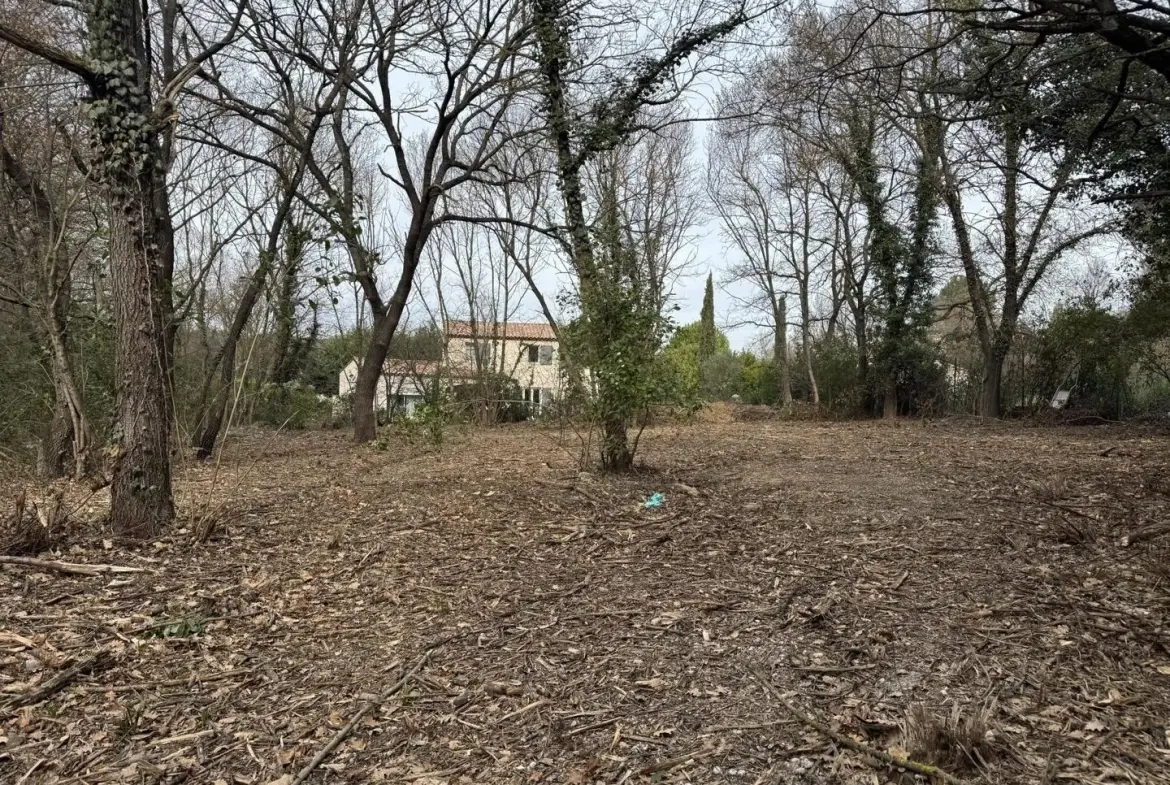 Terrain constructible de 459 m² à Fuveau pour projet personnalisé 