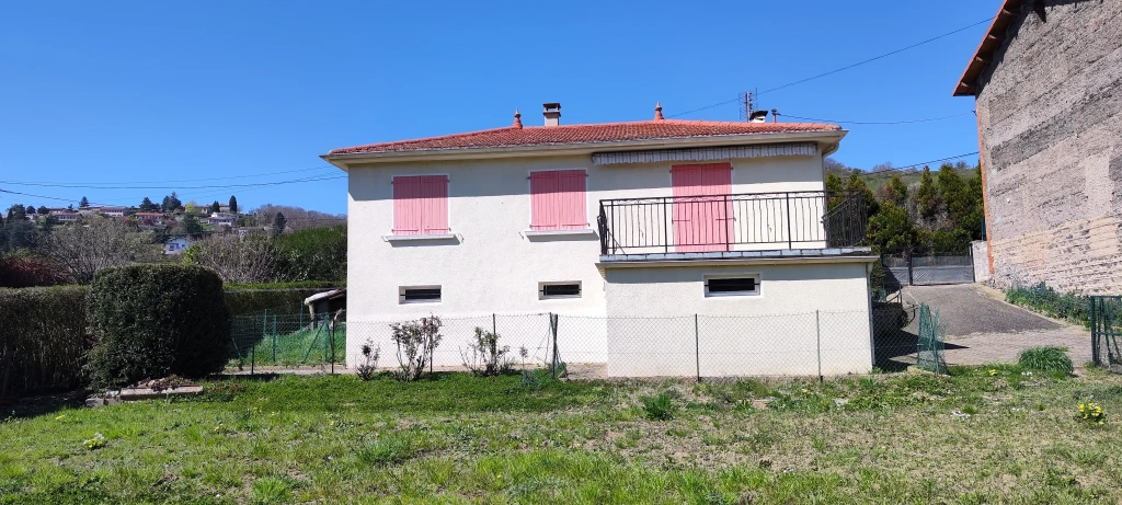 Maison à proximité du centre avec terrain plat à Ste Foy l'Argentiere