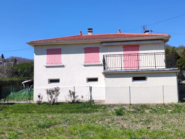 Maison à proximité du centre avec terrain plat à Ste Foy l'Argentiere