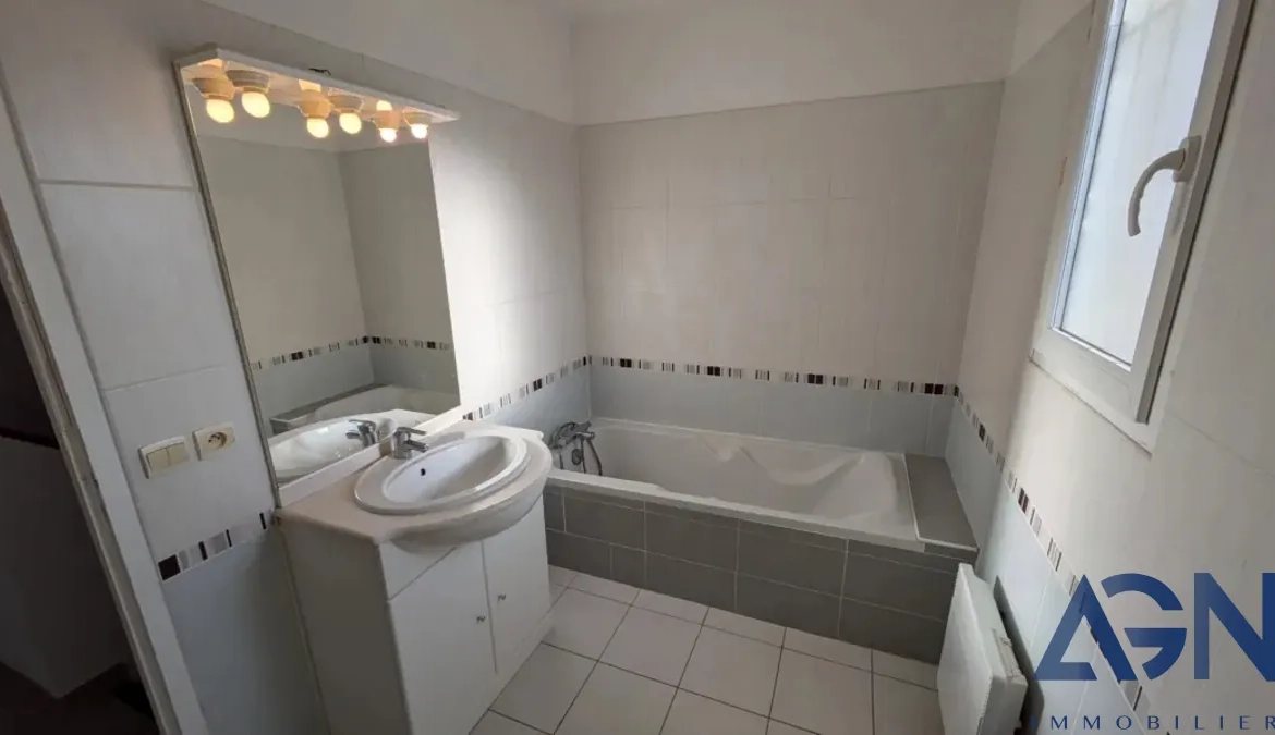 Maison 4 pièces à vendre à Frontignan de 83,6 m² avec jardin et garage 