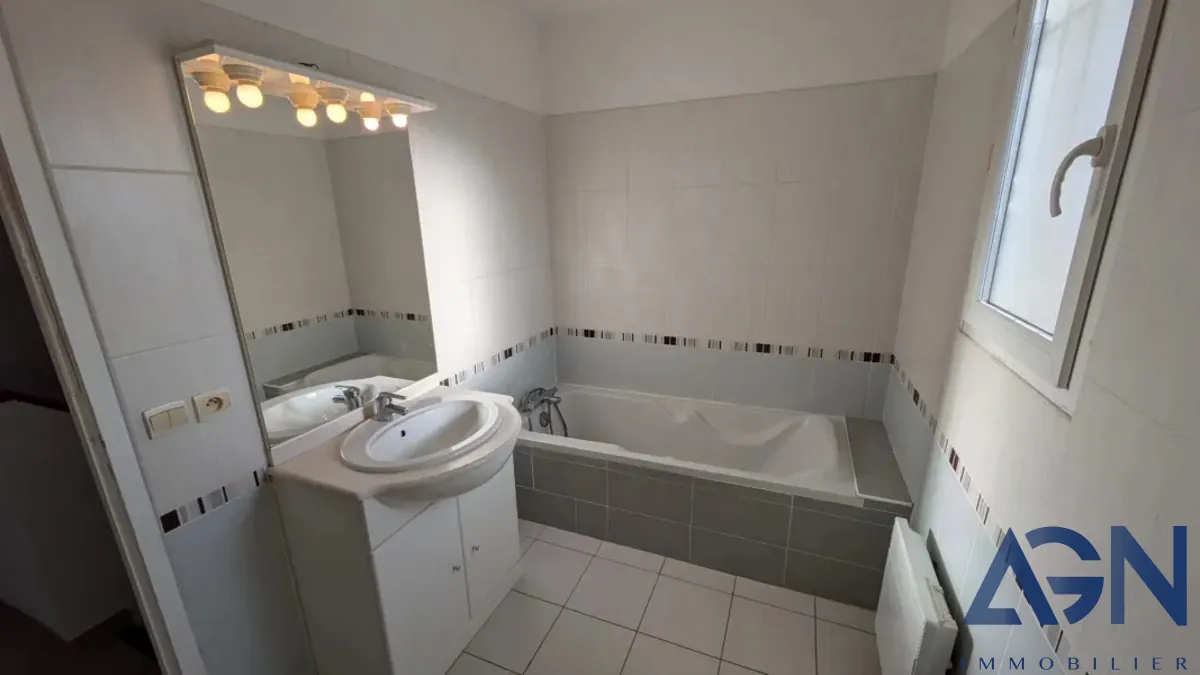 Maison 4 pièces à vendre à Frontignan de 83,6 m² avec jardin et garage 