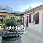 Maison de plain-pied avec piscine et 4 chambres à Puymoyen, idéalement située