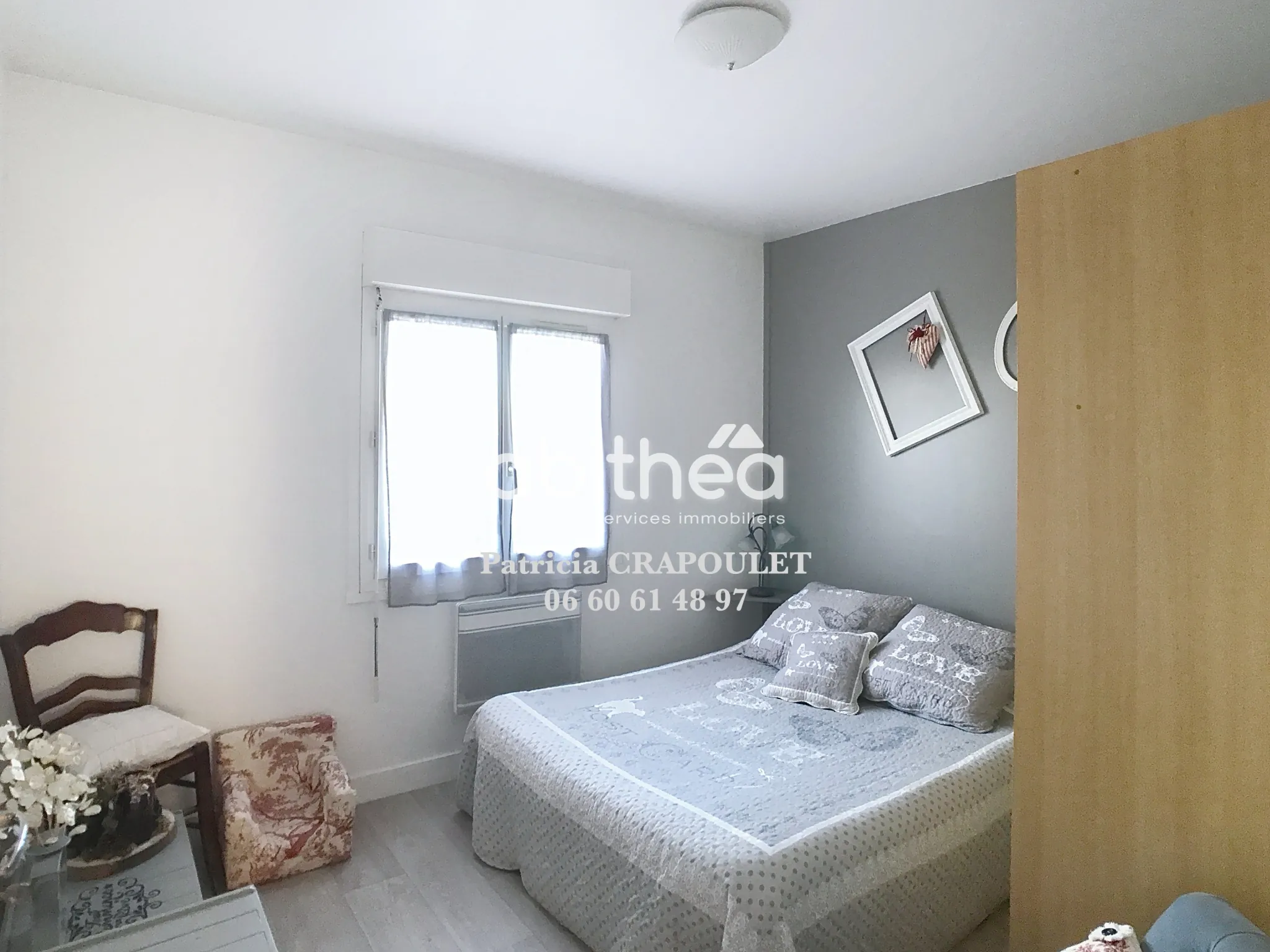 Maison de plain-pied avec piscine et 4 chambres à Puymoyen, idéalement située 