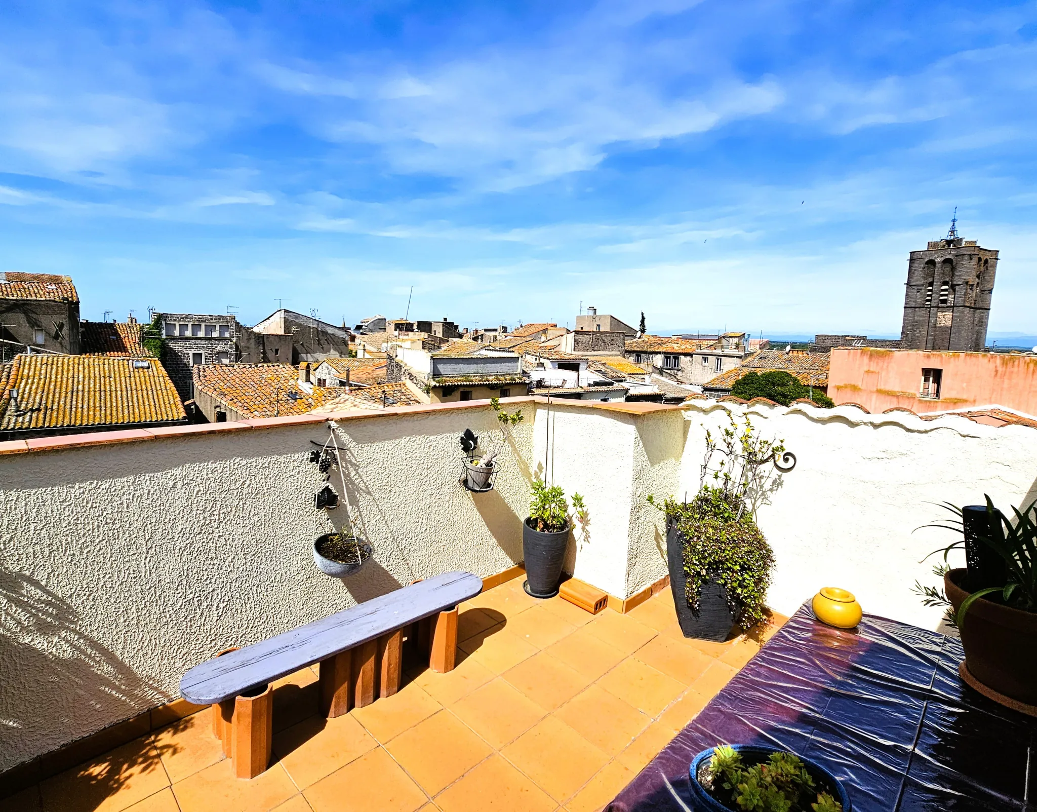 Magnifique maison en angle avec 3 appartements à Agde, quartier historique 