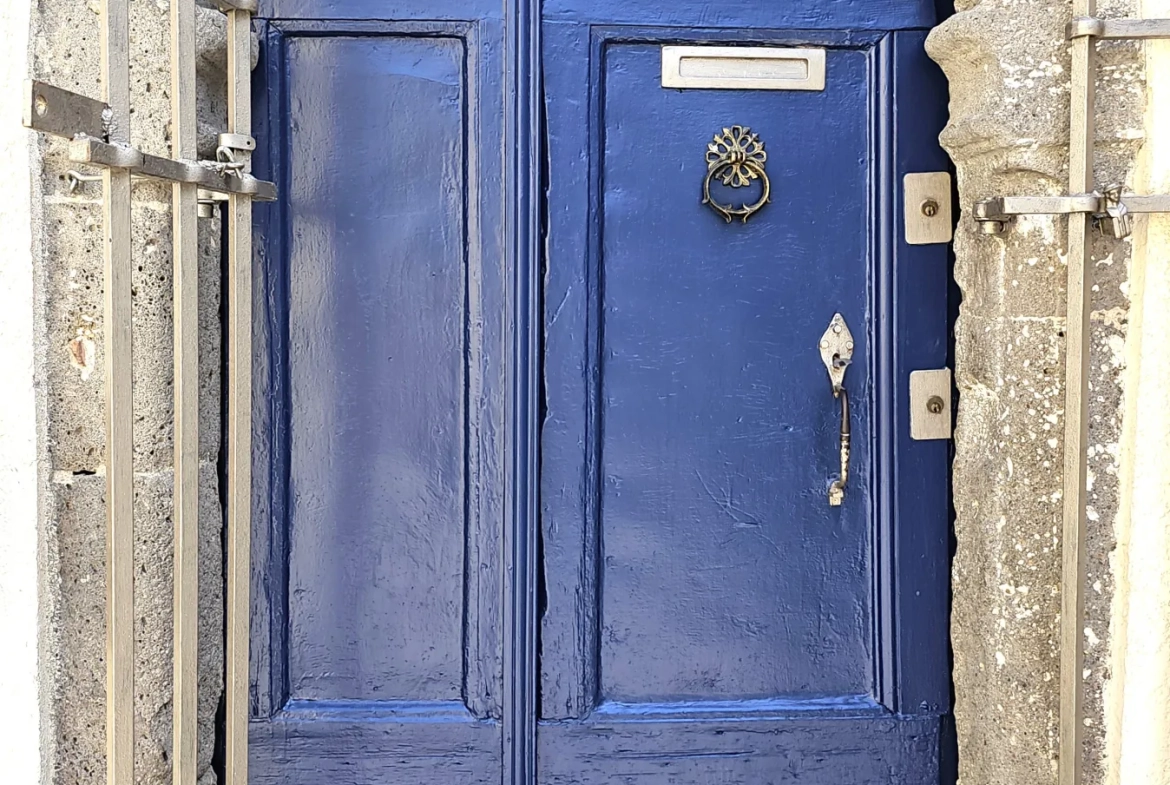 Magnifique maison en angle avec 3 appartements à Agde, quartier historique 