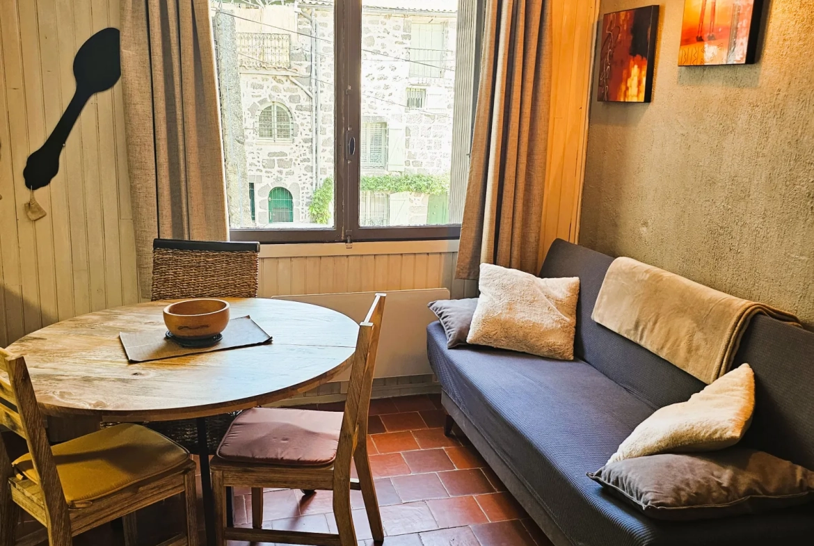 Magnifique maison en angle avec 3 appartements à Agde, quartier historique 