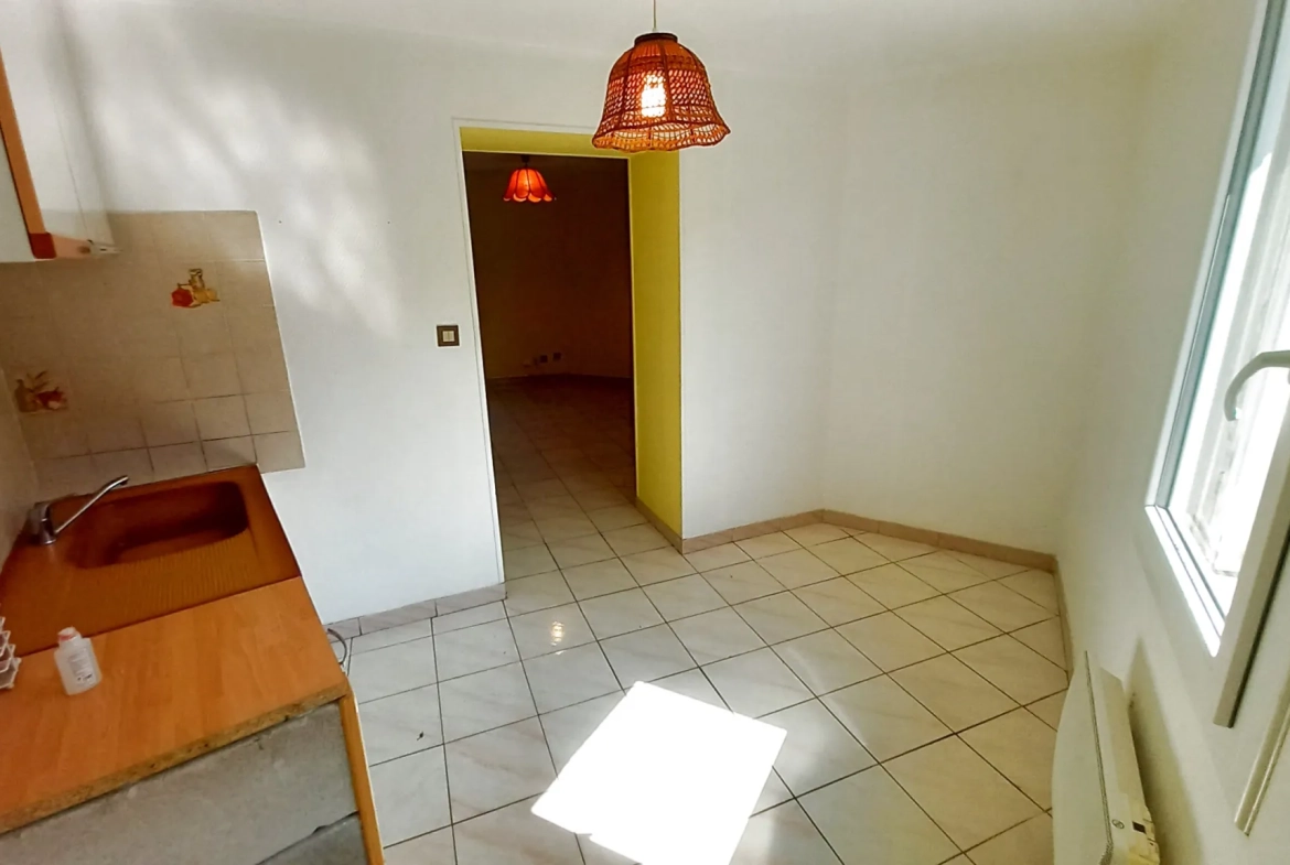 Maison de village avec vue rivière à vendre à Villemagne l'Argentièree 