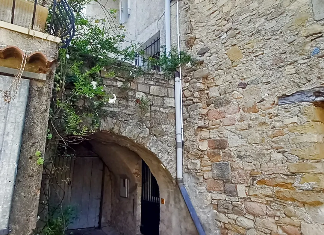 Maison de village avec vue rivière à vendre à Villemagne l'Argentièree 