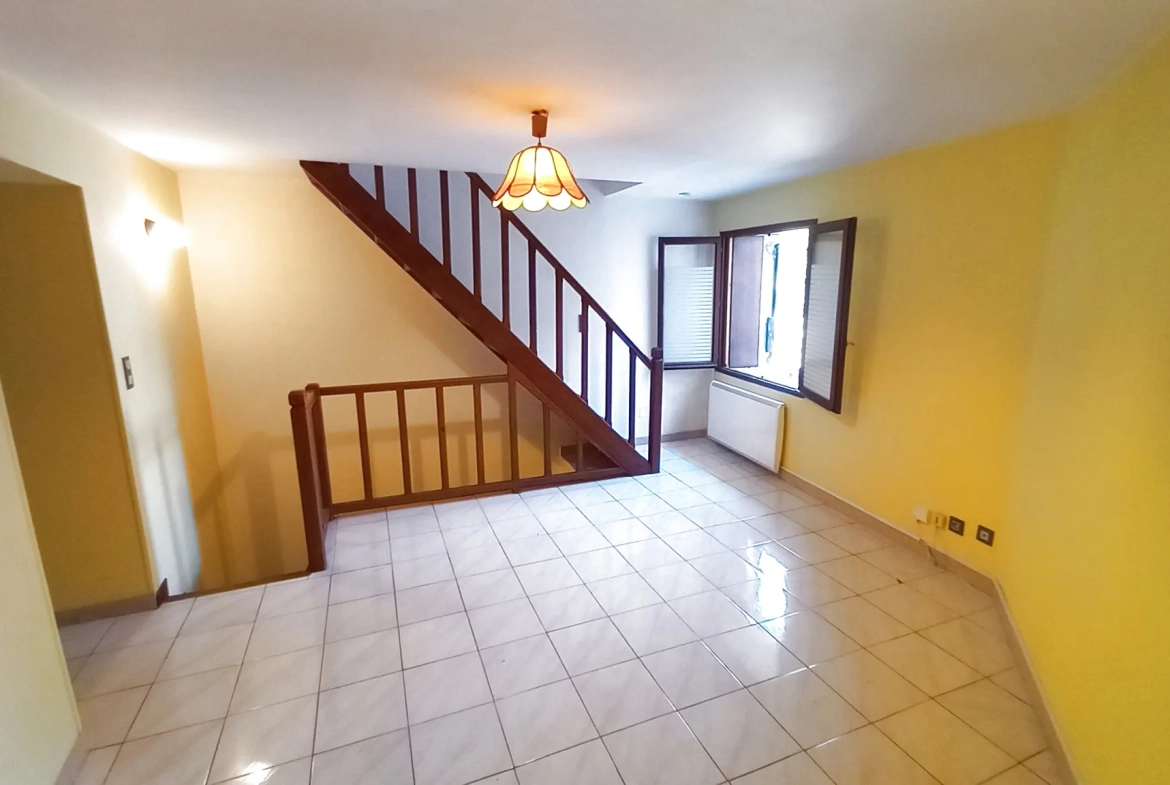 Maison de village avec vue rivière à vendre à Villemagne l'Argentièree 