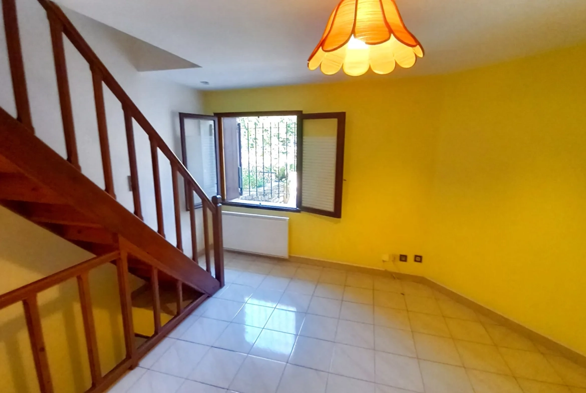 Maison de village avec vue rivière à vendre à Villemagne l'Argentièree 