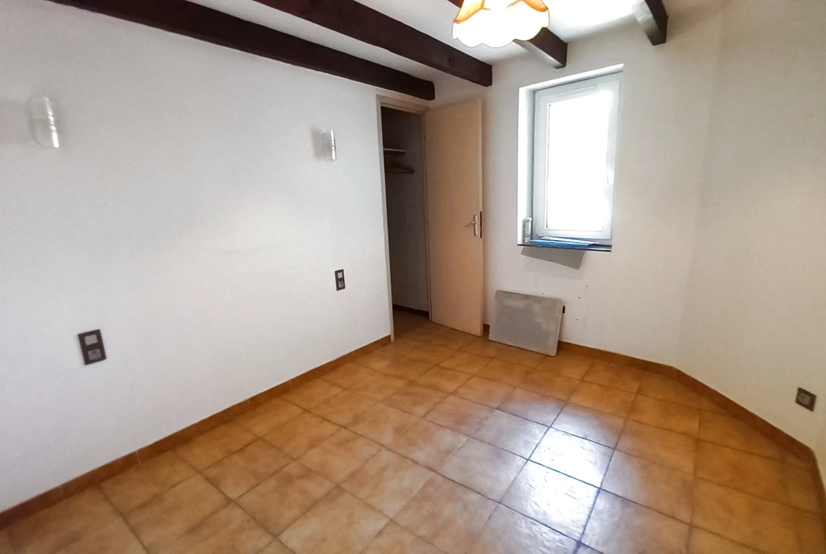 Maison de village avec vue rivière à vendre à Villemagne l'Argentièree 