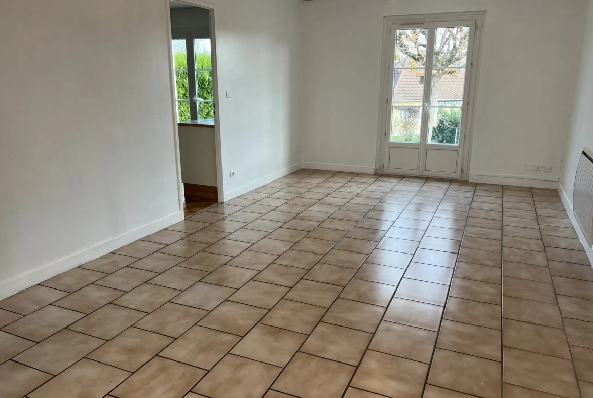 Maison à vendre à Semur-en-Auxois avec 4 chambres, garage et terrasse 