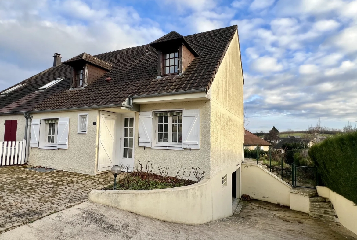 Maison à vendre à Semur-en-Auxois avec 4 chambres, garage et terrasse 