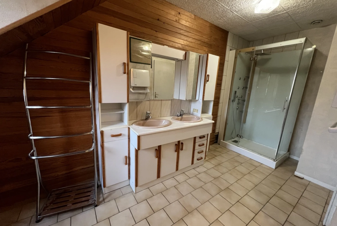Maison à vendre à Semur-en-Auxois avec 4 chambres, garage et terrasse 