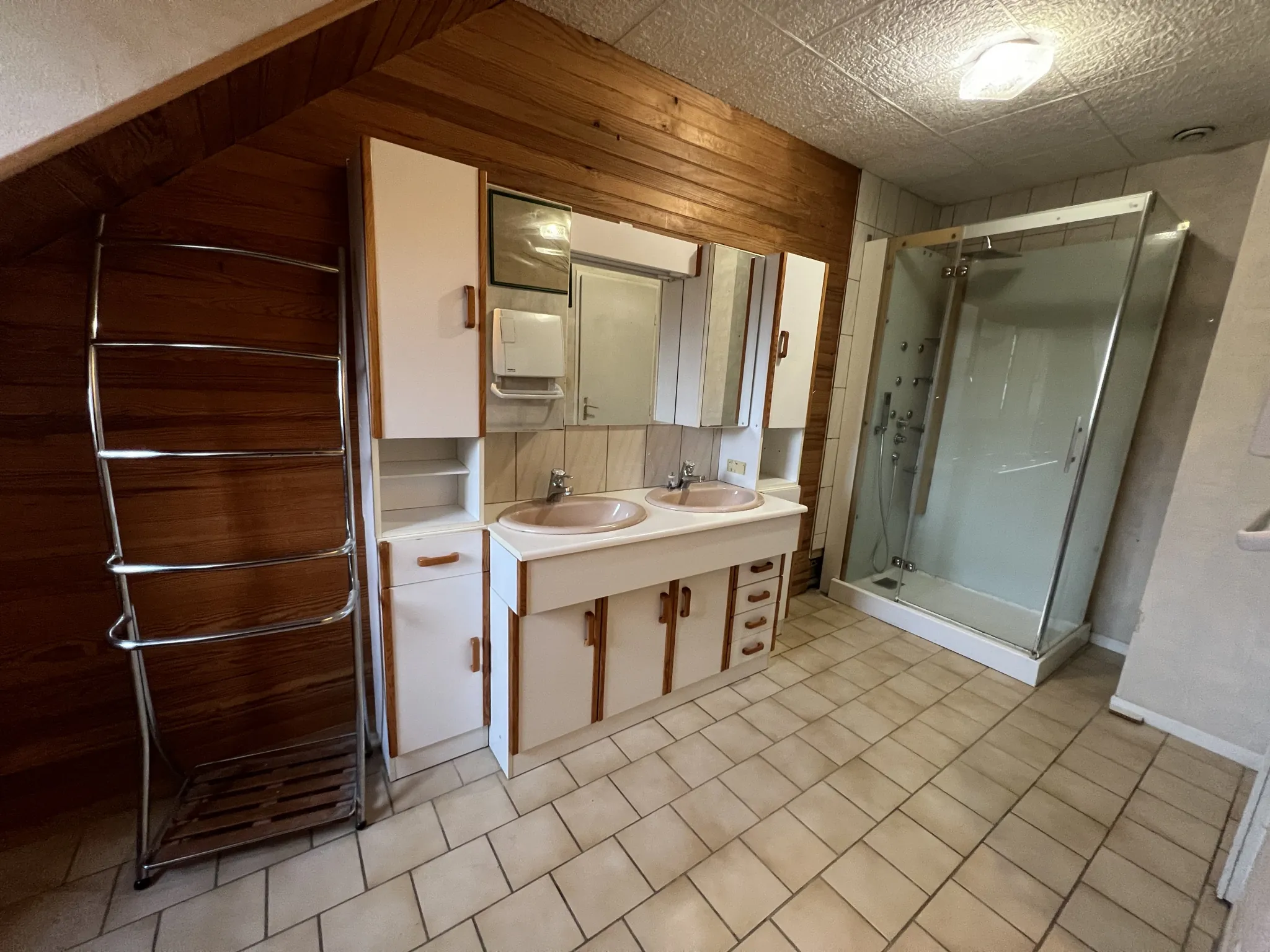 Maison à vendre à Semur-en-Auxois avec 4 chambres, garage et terrasse 