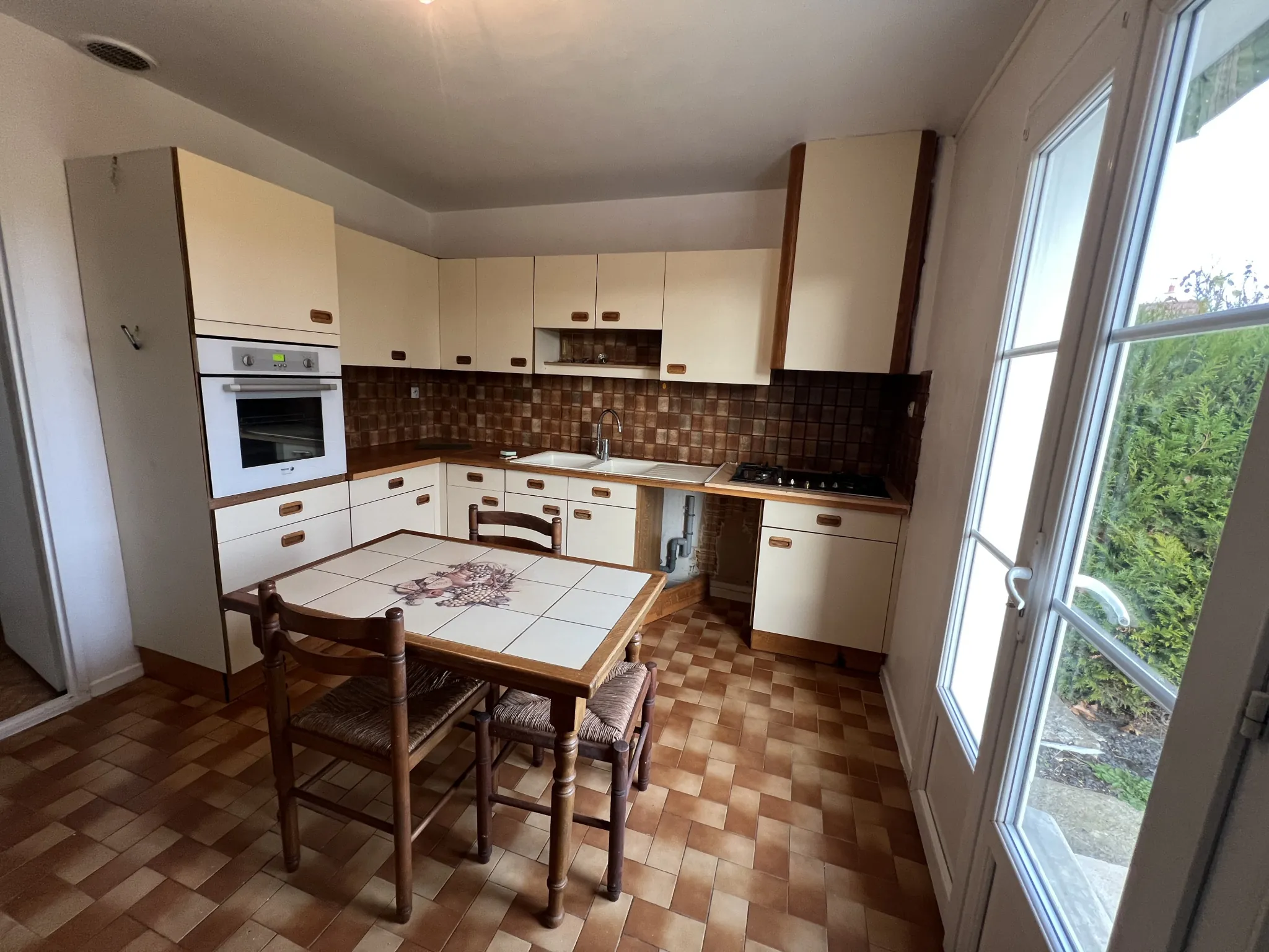 Maison à vendre à Semur-en-Auxois avec 4 chambres, garage et terrasse 