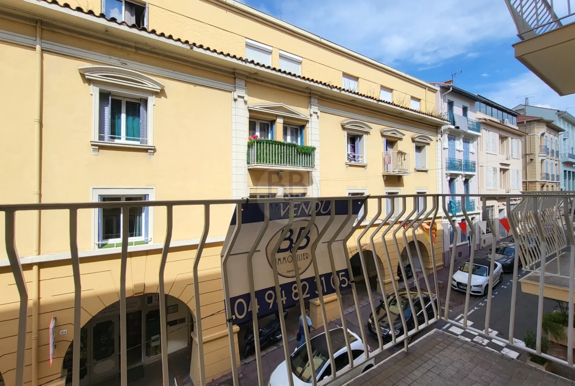 Appartement 3 pièces à vendre à Fréjus, proche centre-ville avec balcon et cave 