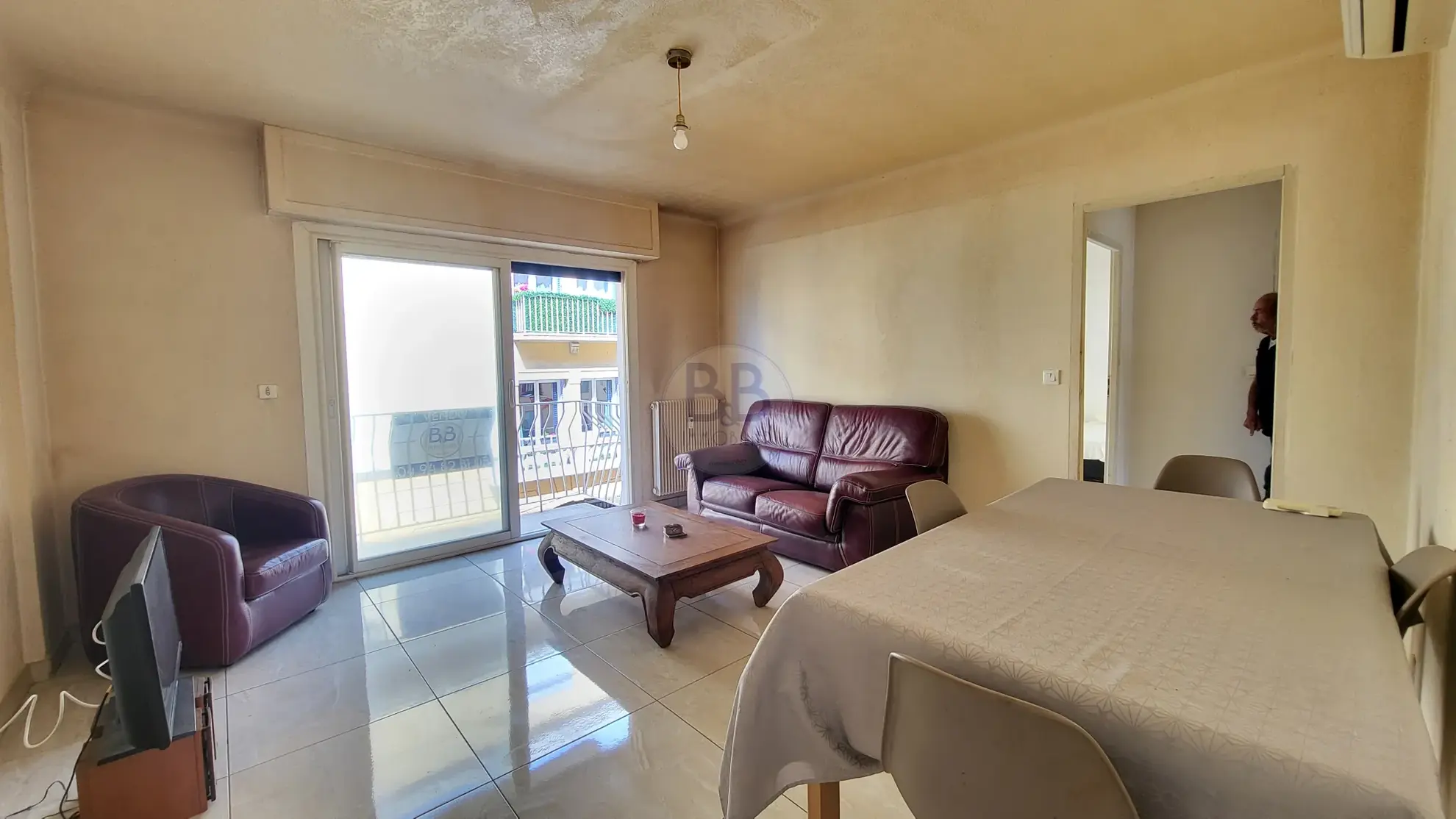 Appartement 3 pièces à vendre à Fréjus, proche centre-ville avec balcon et cave 