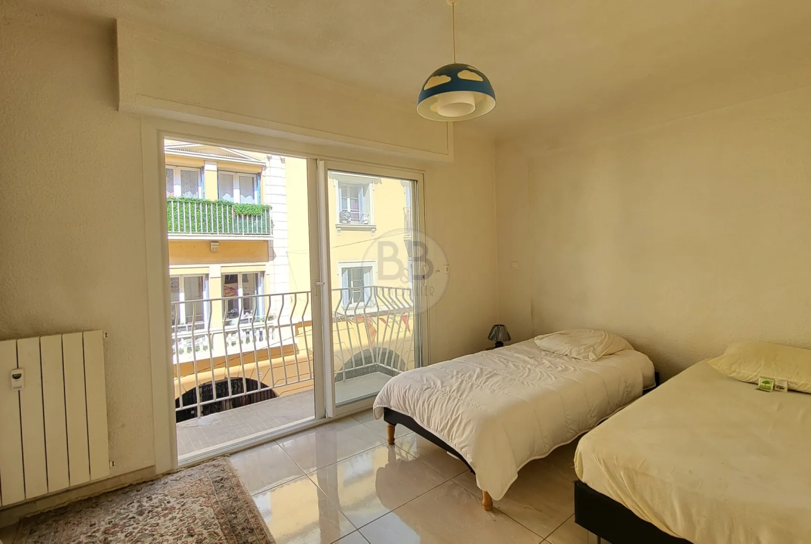 Appartement 3 pièces à vendre à Fréjus, proche centre-ville avec balcon et cave 