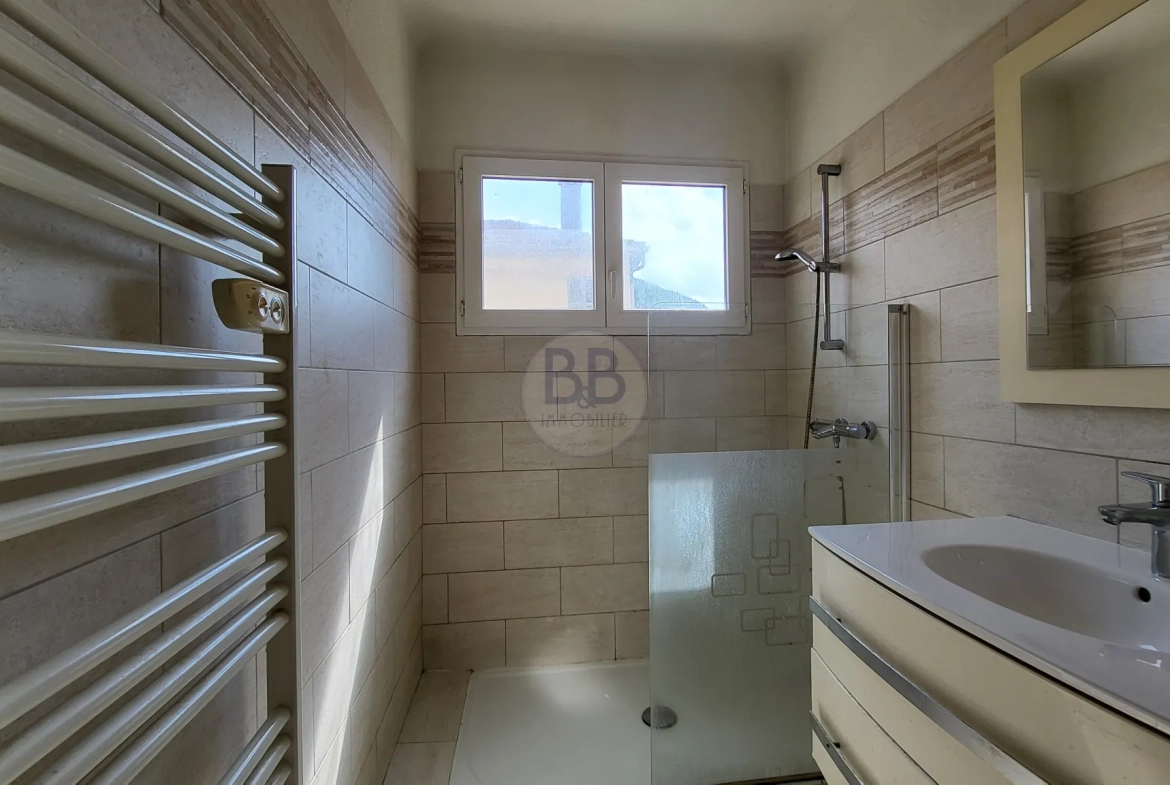 Appartement 3 pièces à vendre à Fréjus, proche centre-ville avec balcon et cave 