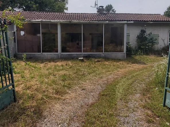 Maison à rénover de 93 m² avec dépendance sur terrain de 2992 m² à Saugnacq et Muret