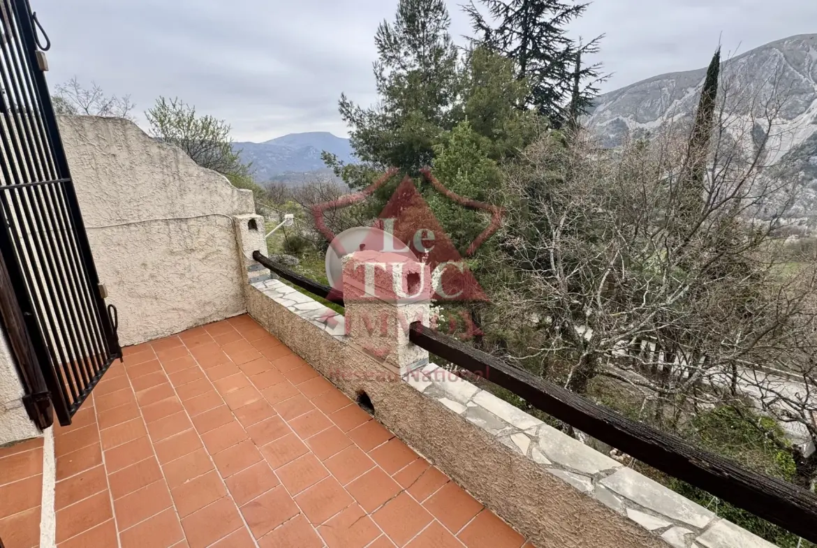 Joli duplex 47 m² avec vue montagne à Gréolières village 