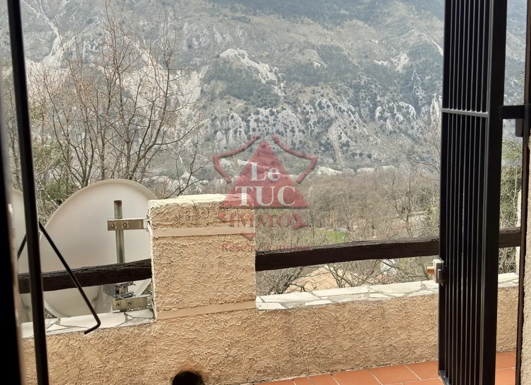 Joli duplex 47 m² avec vue montagne à Gréolières village 