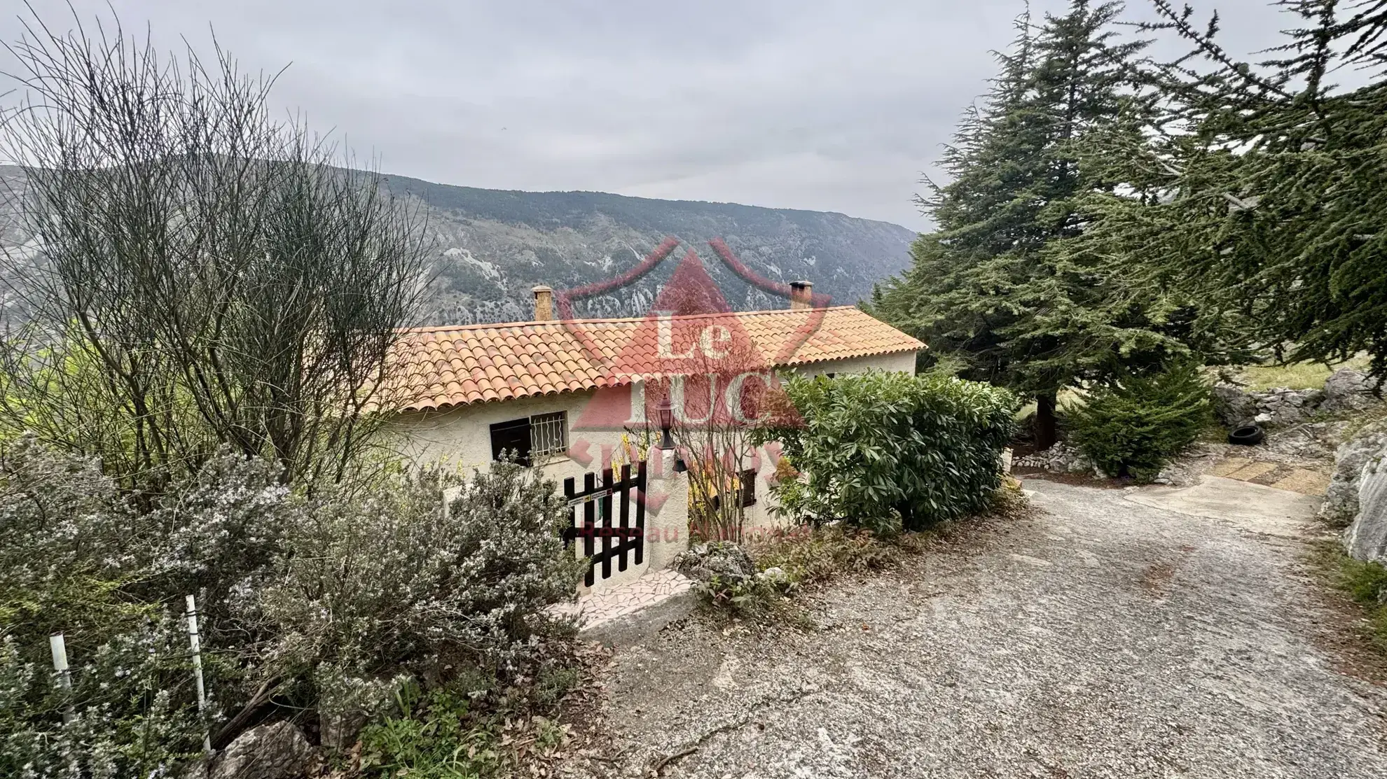 Joli duplex 47 m² avec vue montagne à Gréolières village 