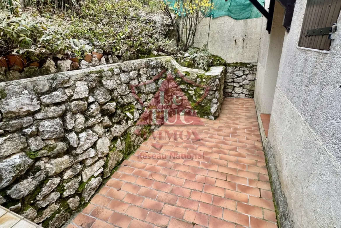 Joli duplex 47 m² avec vue montagne à Gréolières village 