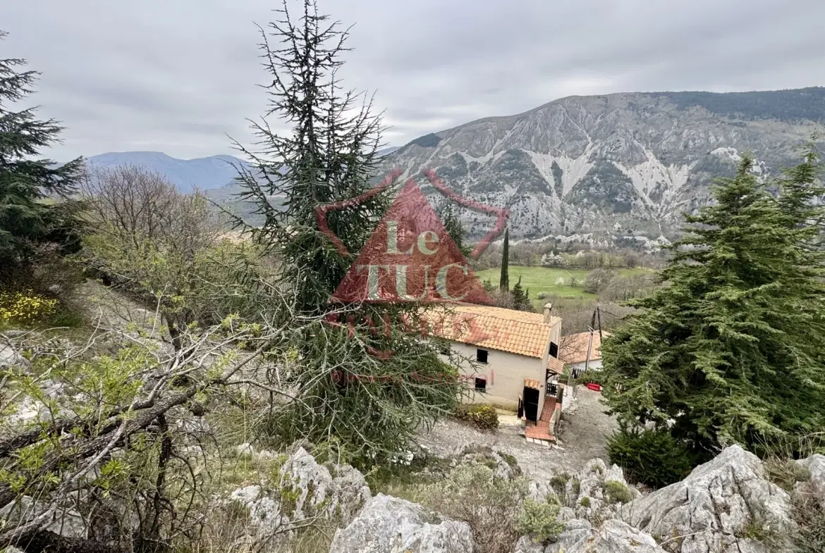 Joli duplex 47 m² avec vue montagne à Gréolières village 
