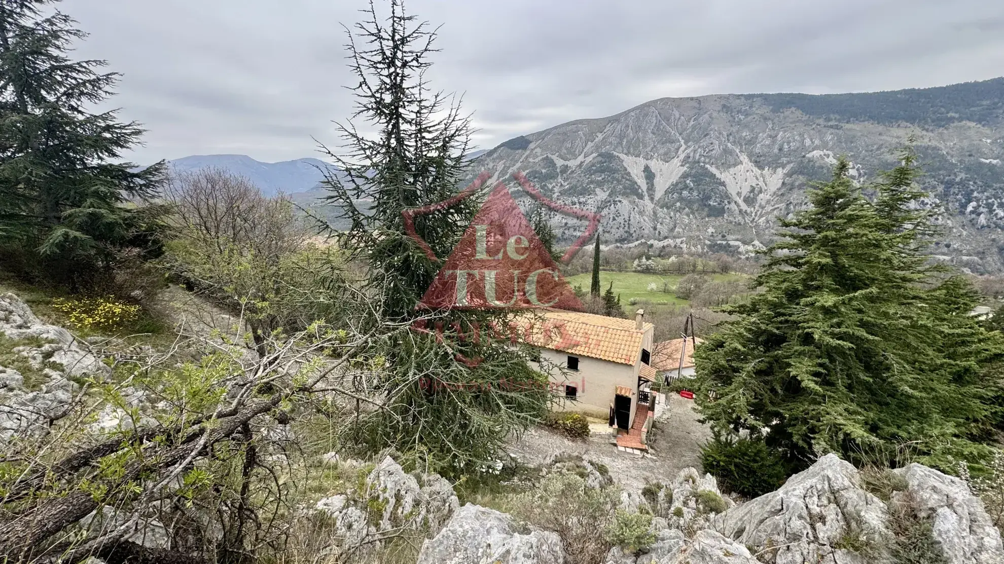 Joli duplex 47 m² avec vue montagne à Gréolières village 