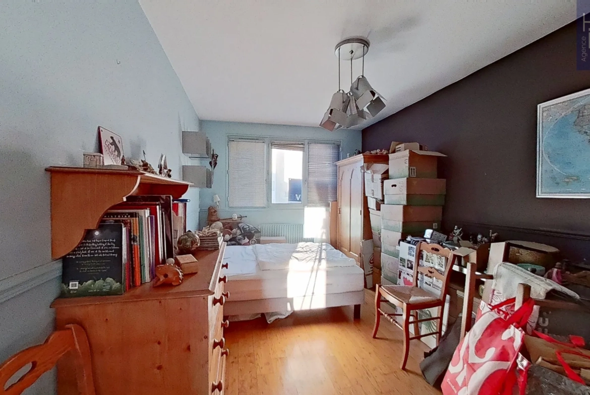 Appartement familial 3-4 chambres avec balcon et cave à Lyon 5ème limite Tassin 