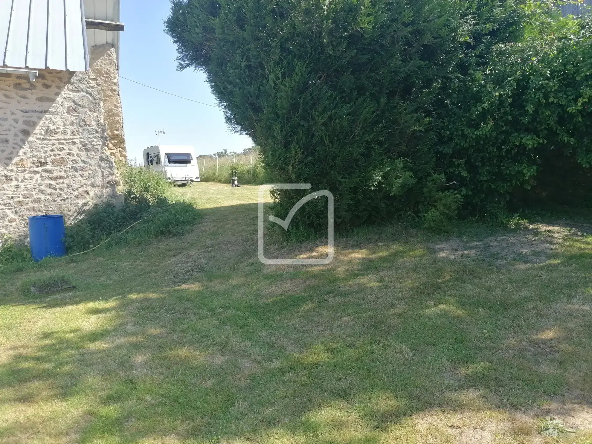 Maison en pierre avec dépendances à Maure de Bretagne - Calme et potentiel 