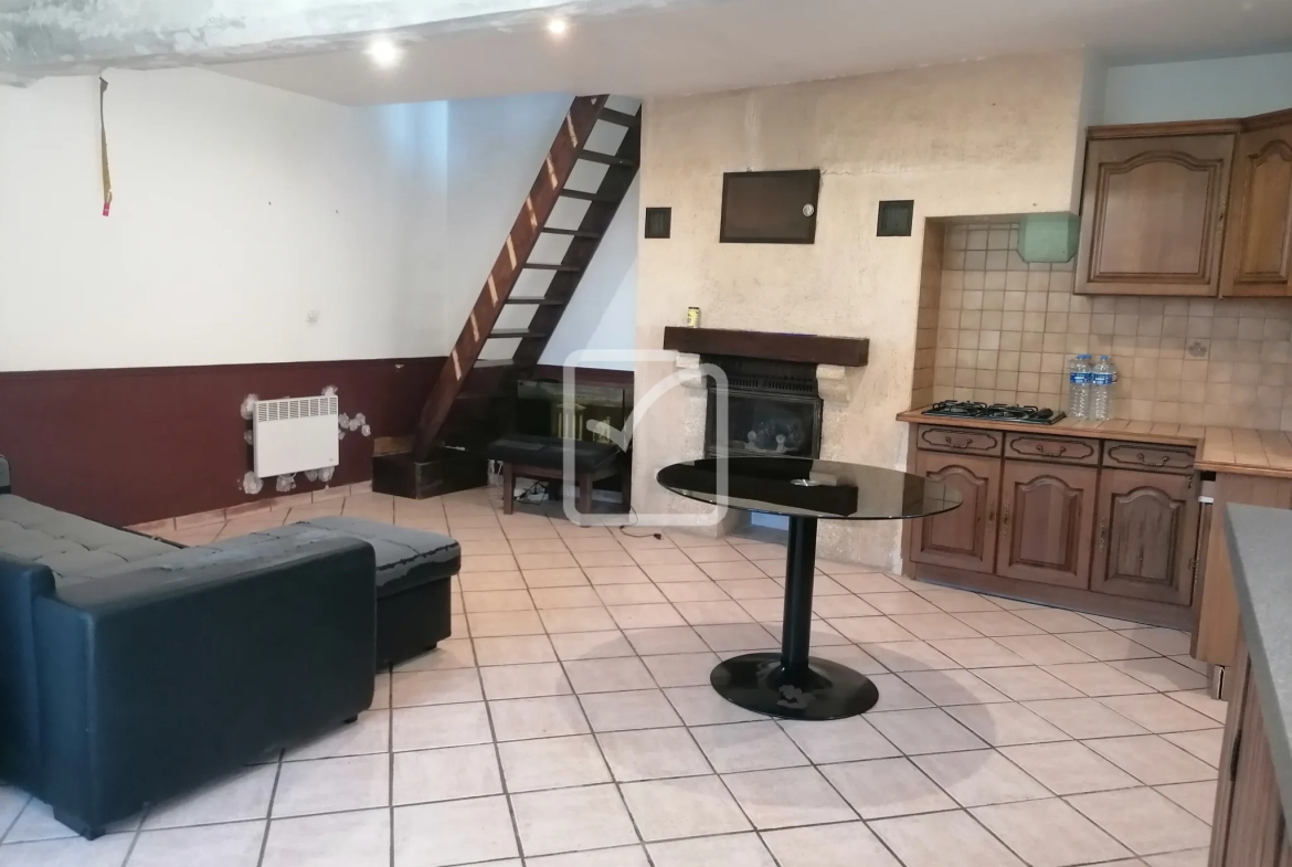 Maison en pierre avec dépendances à Maure de Bretagne - Calme et potentiel 