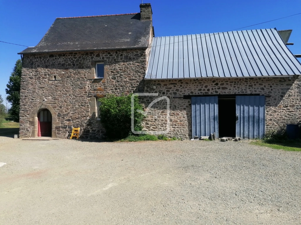 Maison en pierre avec dépendances à Maure de Bretagne - Calme et potentiel