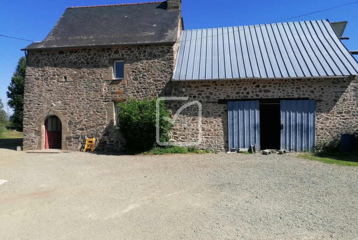 Maison en pierre avec dépendances à Maure de Bretagne - Calme et potentiel 