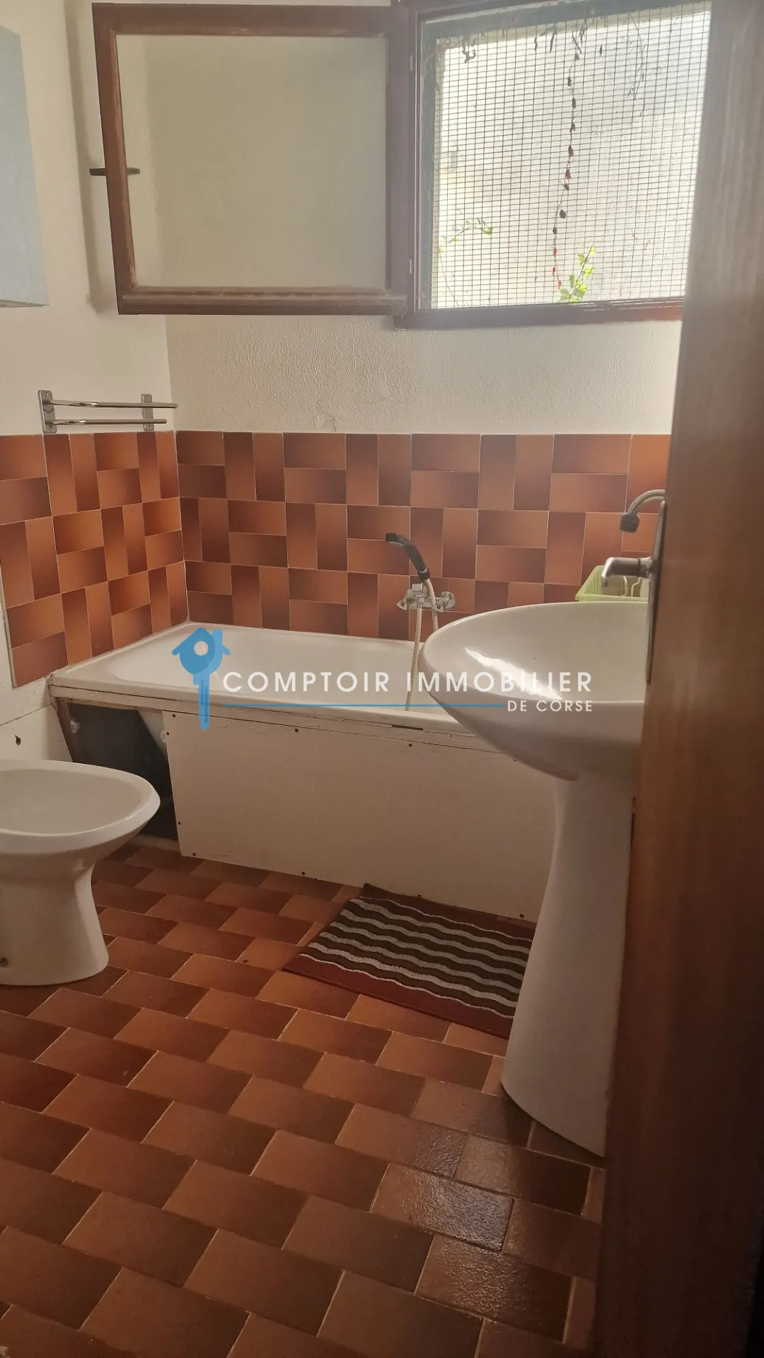 Maison de village à Ghisoni de 87 m² avec studio, potentiel et vue montagne 