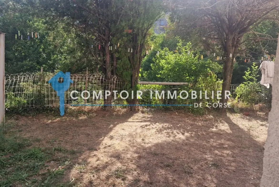 Maison de village à Ghisoni de 87 m² avec studio, potentiel et vue montagne 