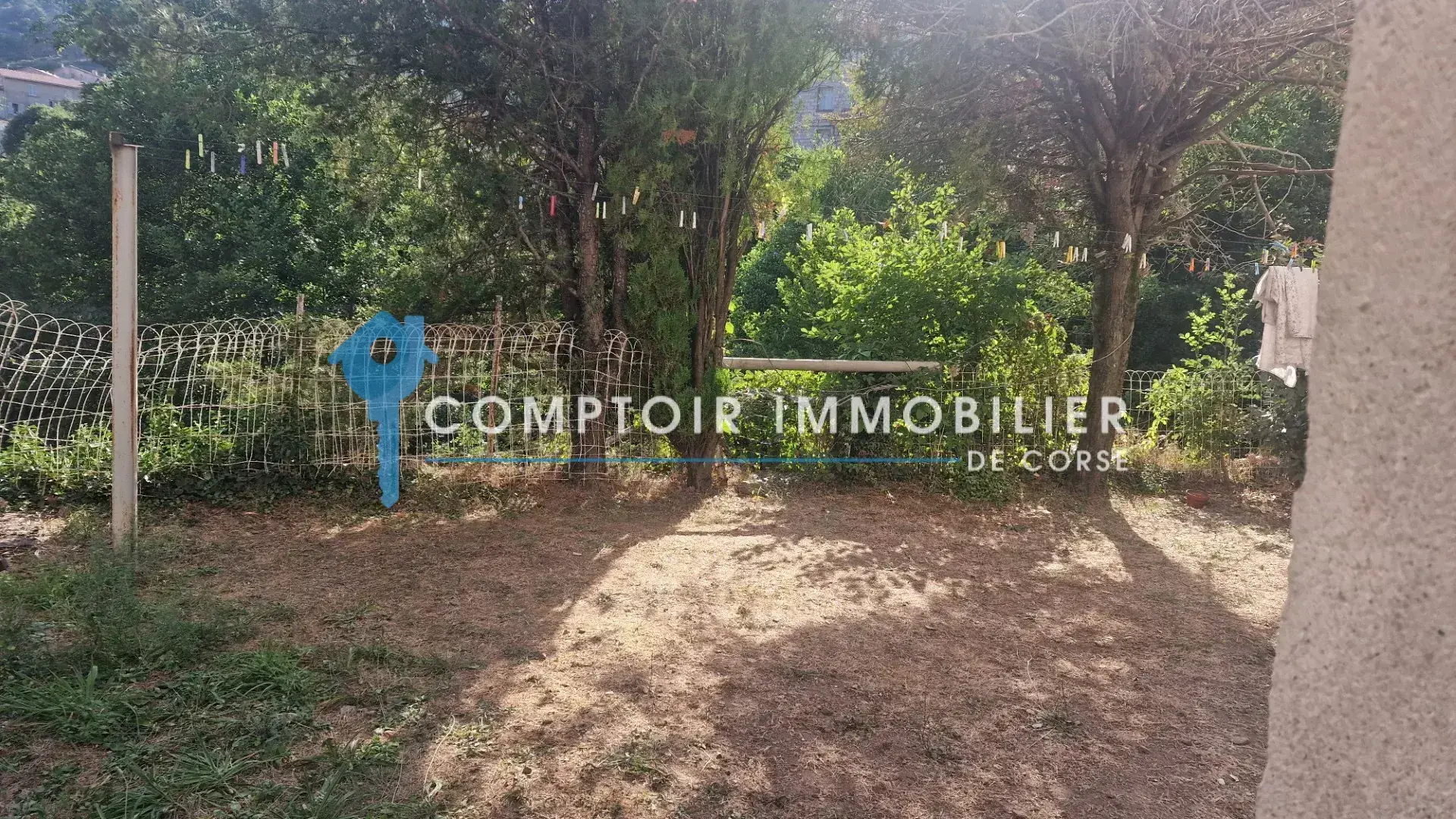 Maison de village à Ghisoni de 87 m² avec studio, potentiel et vue montagne 