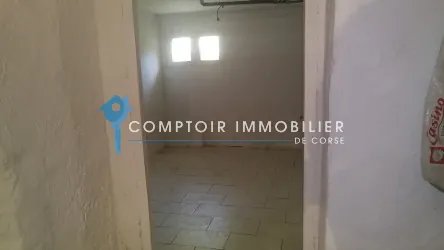 Maison de village à Ghisoni de 87 m² avec studio, potentiel et vue montagne 