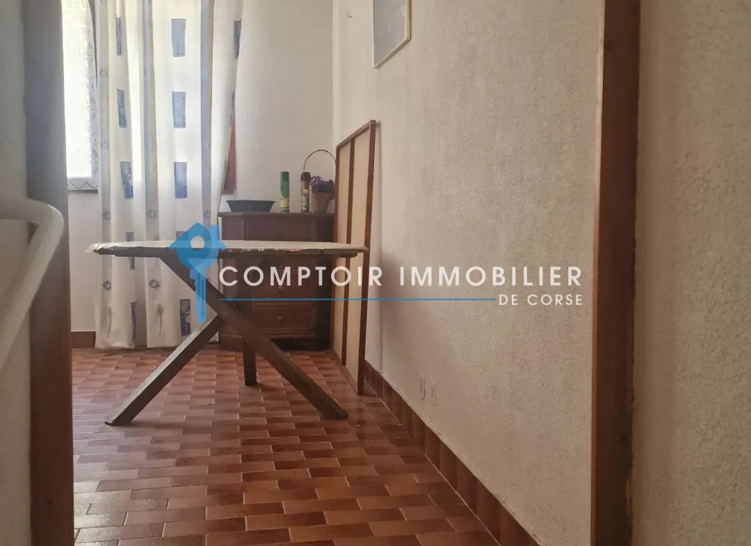 Maison de village à Ghisoni de 87 m² avec studio, potentiel et vue montagne 