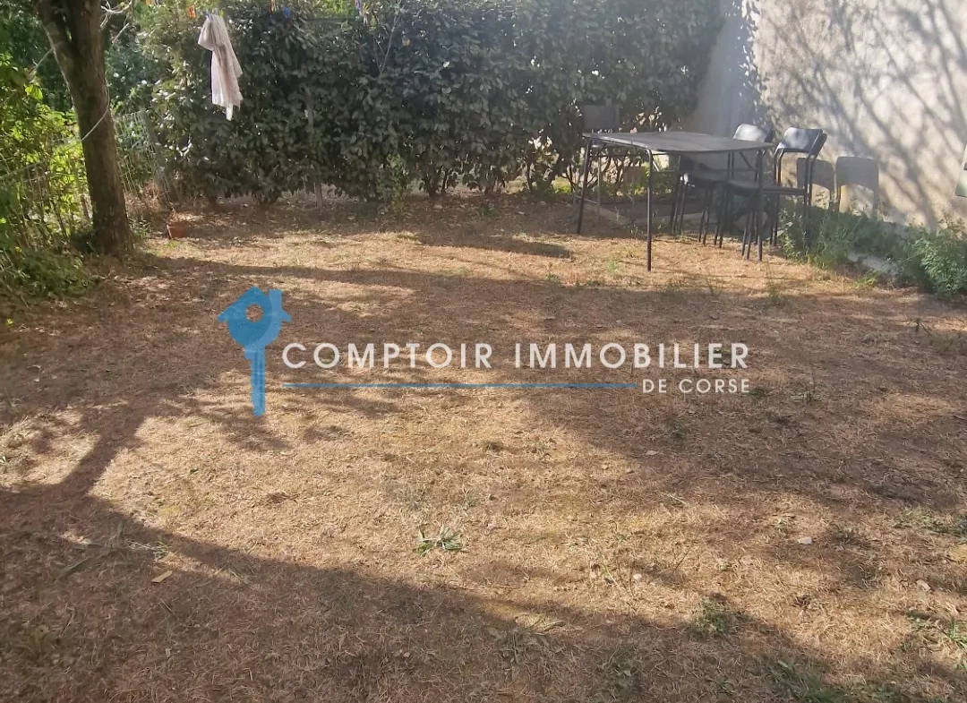 Maison de village à Ghisoni de 87 m² avec studio, potentiel et vue montagne 