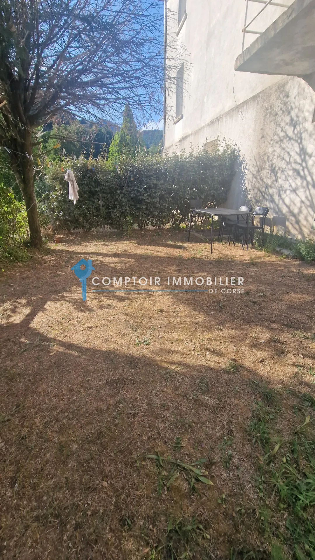 Maison de village à Ghisoni de 87 m² avec studio, potentiel et vue montagne 